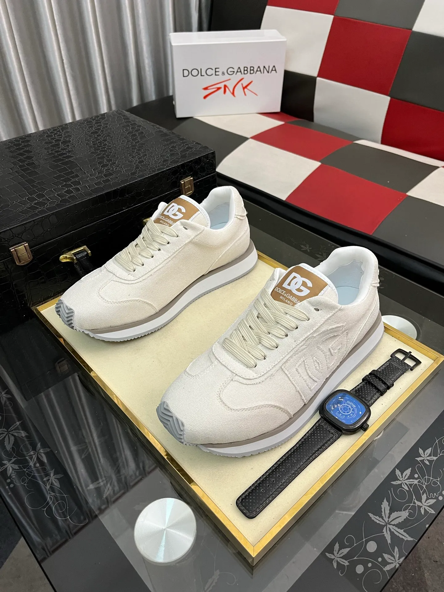 Men's shoes 💰458⌚️⌚️DG's latest popular casual shoes 🔥🔥, the tongue has the brand's iconic details, and the combination of silk cowhide and cow suede enhances the style. Fashionable and versatile, it can complement any look. Create an exquisite design with unique dynamic vitality and modern atmosphere, showing modern elegance. Size: 36-464️⃣colors available